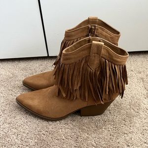 INDIGO RD. AXWELL WOMEN’S FASHION BOOTS TAN COLOR SIZE 8.5M NEW WITHOUT BOX